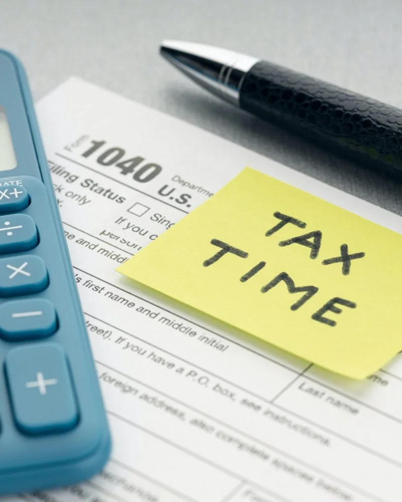 formulario de impuestos con nota tax time
